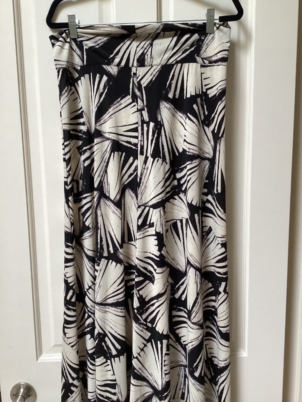 Black and white patterned maxi skirt, size large